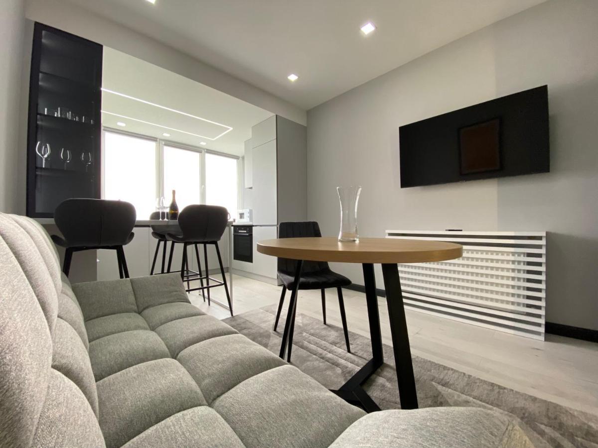 Minimalist Style Apartment With Best Location Chisinau Exterior foto